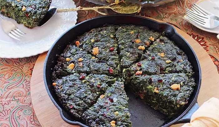 کوکو سبزی با گردو و تخم‌مرغ