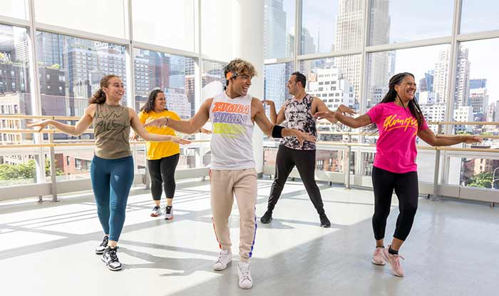 رقص (زومبا یا ایروبیک رقصی)